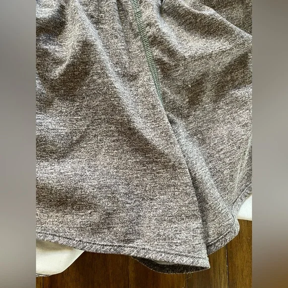 Lululemon shorts gray size 8 - Picture 9 of 9